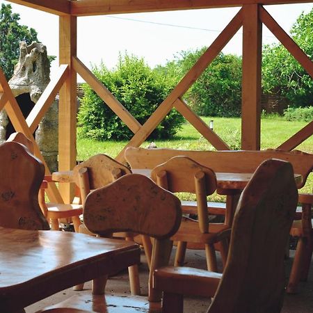 Matko Airport Es Elmenykoezpont Bed & Breakfast Luaran gambar