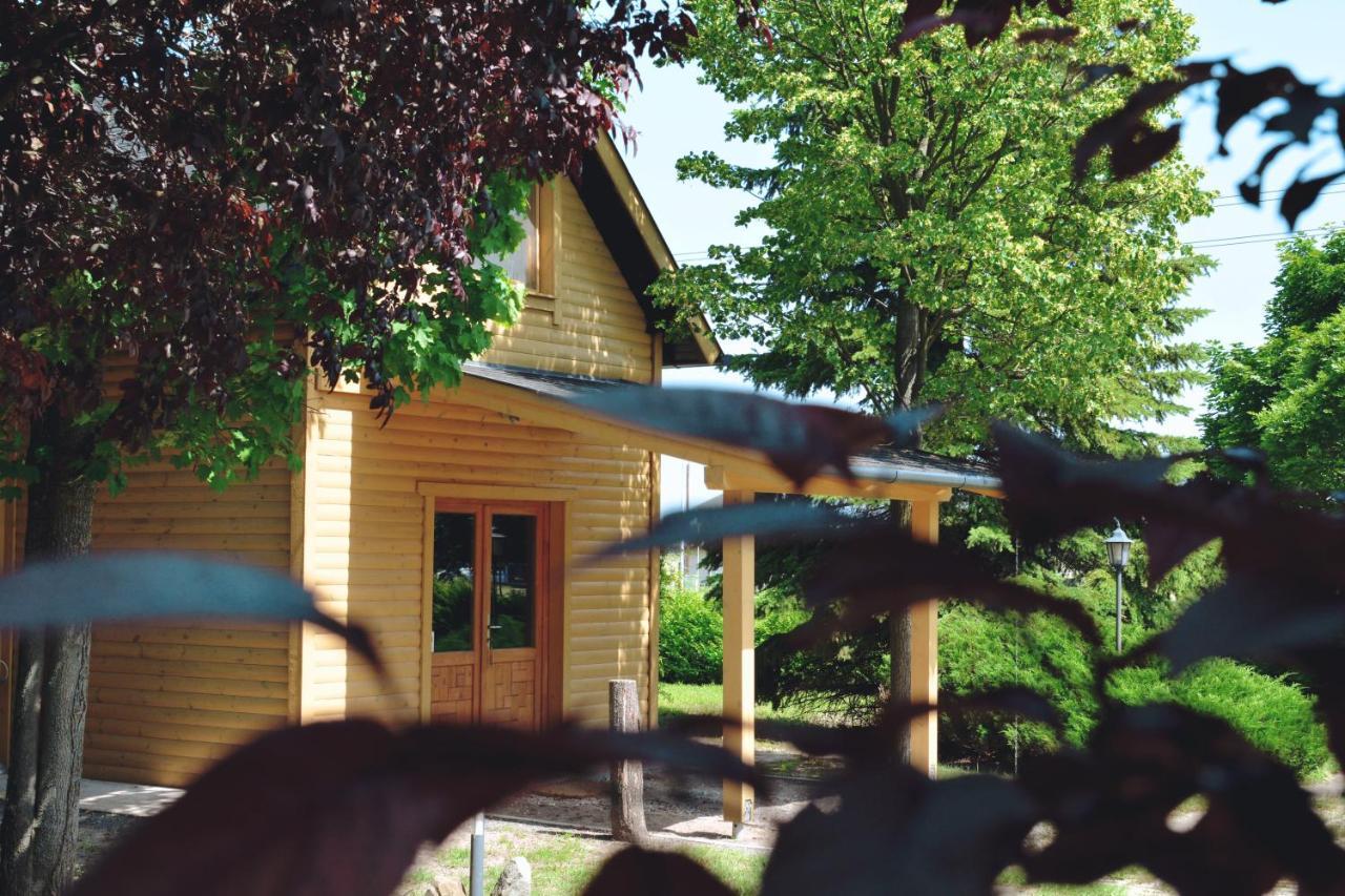Matko Airport Es Elmenykoezpont Bed & Breakfast Luaran gambar