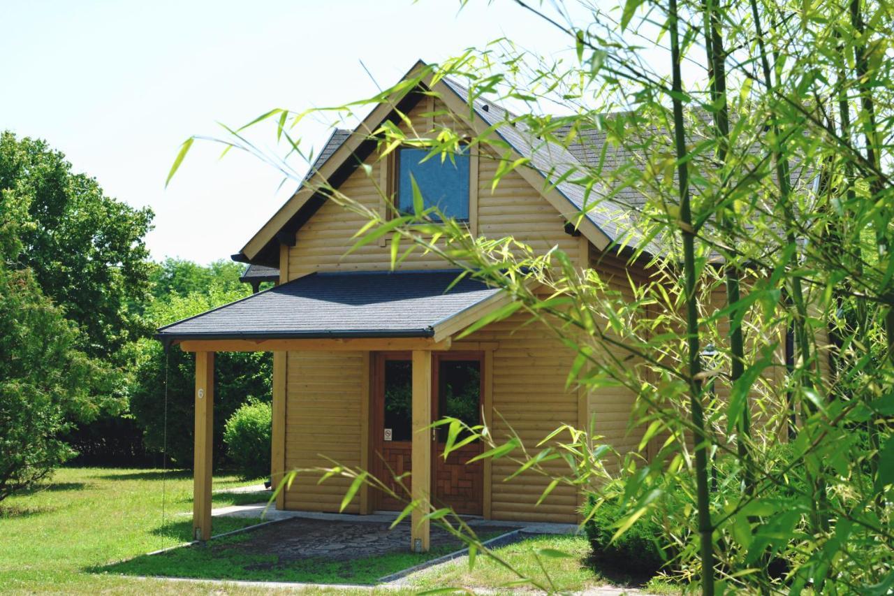 Matko Airport Es Elmenykoezpont Bed & Breakfast Luaran gambar