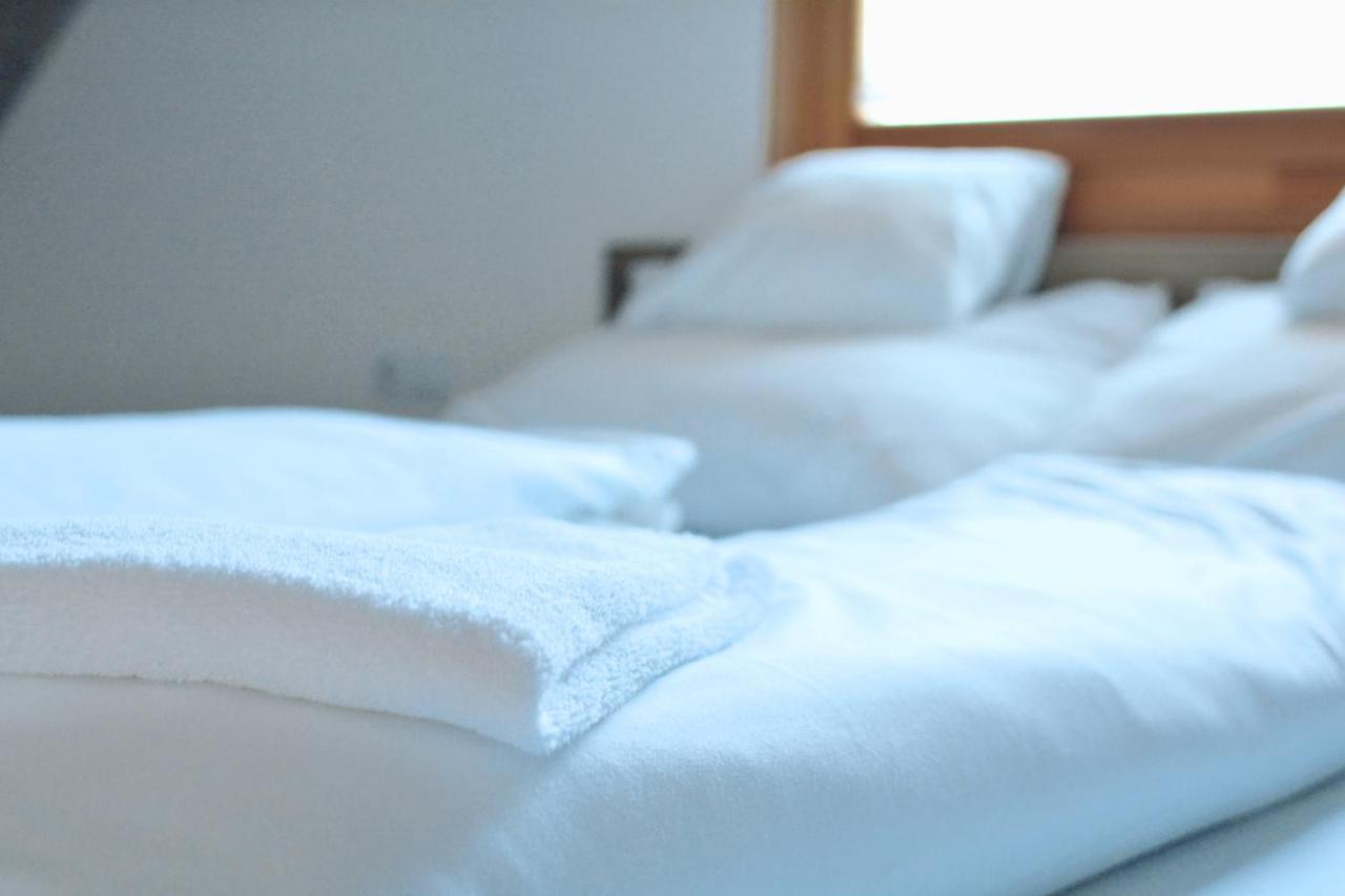 Matko Airport Es Elmenykoezpont Bed & Breakfast Luaran gambar