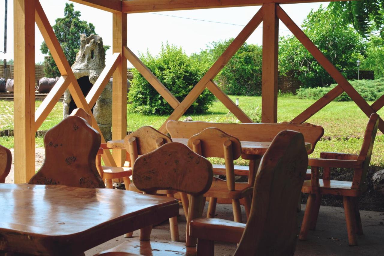 Matko Airport Es Elmenykoezpont Bed & Breakfast Luaran gambar