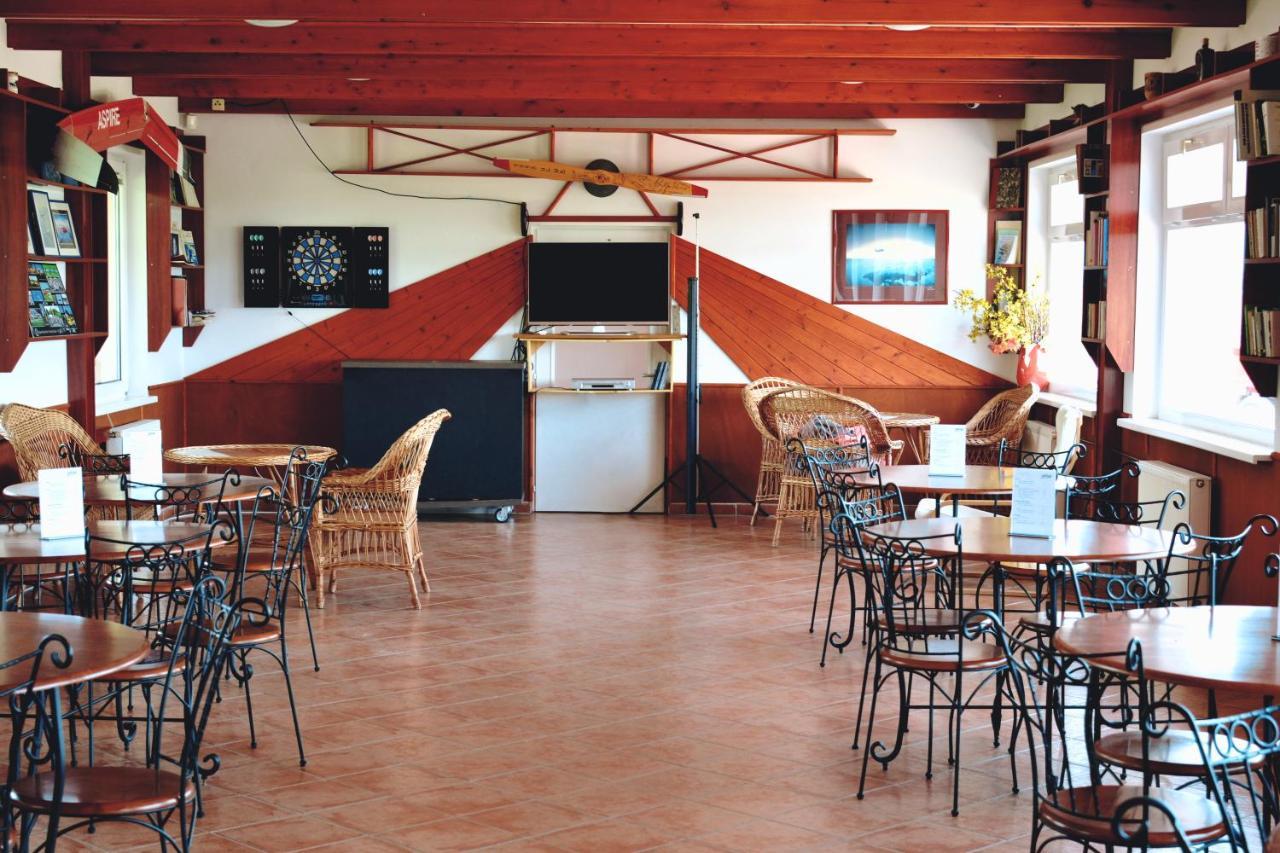 Matko Airport Es Elmenykoezpont Bed & Breakfast Luaran gambar